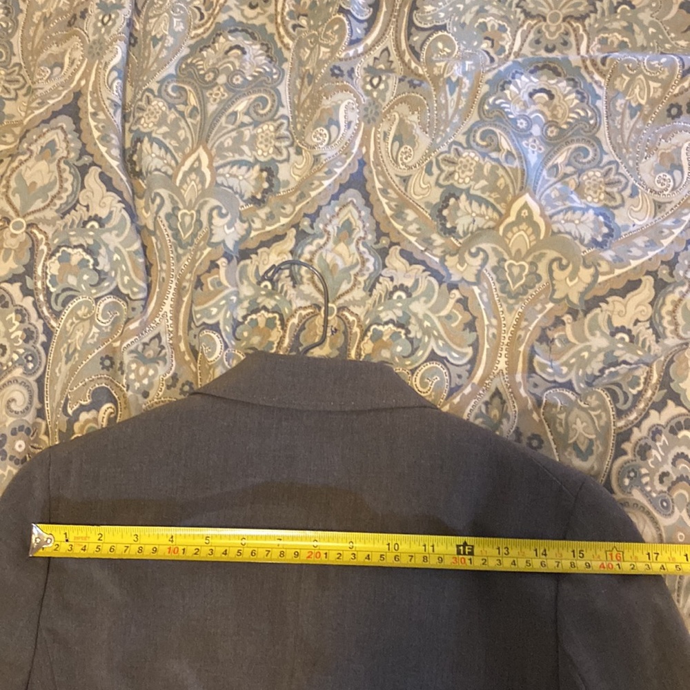 Tall 33 inseam Tahari grey blazer and pants - Picture 5 of 12
